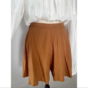 Cognac highwaisted shorts